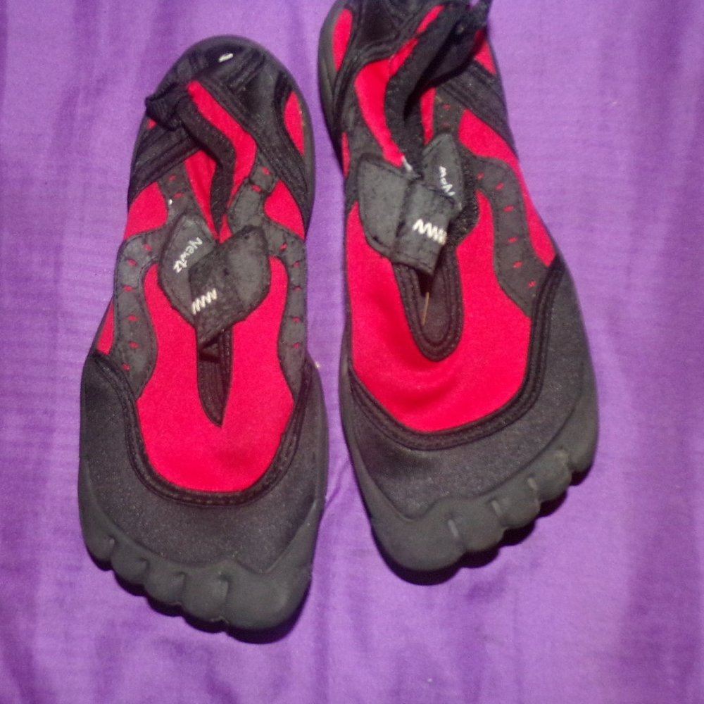 Newtz size 11/12 kids red black shoes